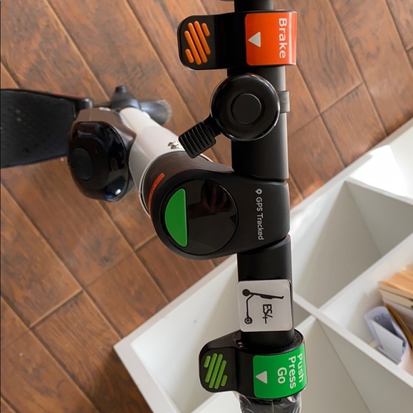 Segway Ninebot Electric Scooter ES4 - Picture 2 of 4